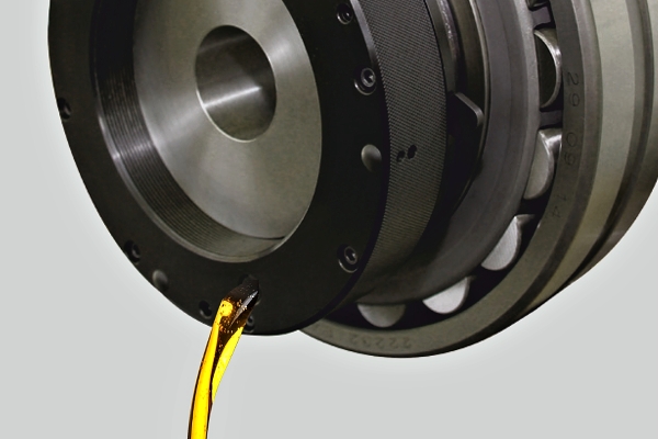 Bleeding a hydraulic nut